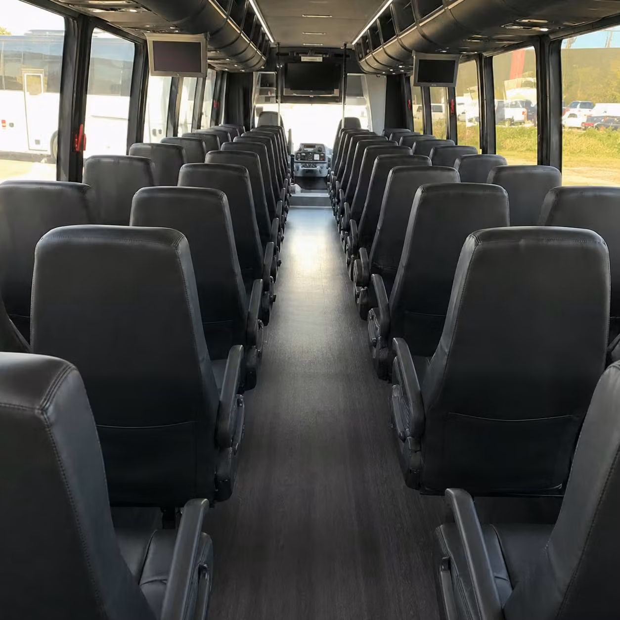 everett 28 passenger minibus rental