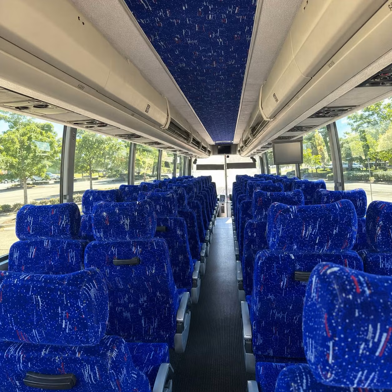 long distance charter bus rentals from everett to seattle portland and beyond